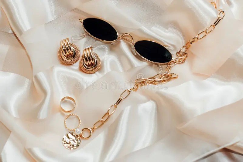 Accessories & Jewelry